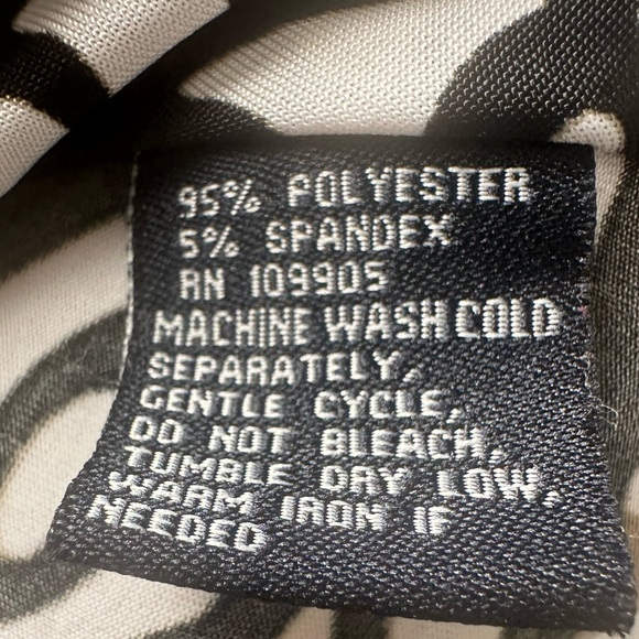 MILANO Women’s Medium Sleeveless Geometric Print Gold Metal Sleeve Strap Blouse - Picture 7 of 10